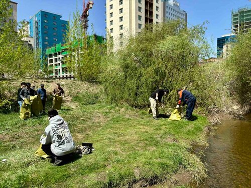 Төрийн албан хаагчид Улиастай, Сэлбэ, Дунд гол дагуух хогийг цэвэрлэлээ